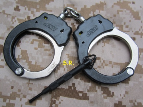 ASP Handcuff Key, Handschellen