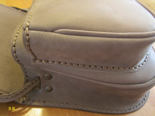 Handtasche, Jagdtasche, Leder, mattbraun, Seite-Detail